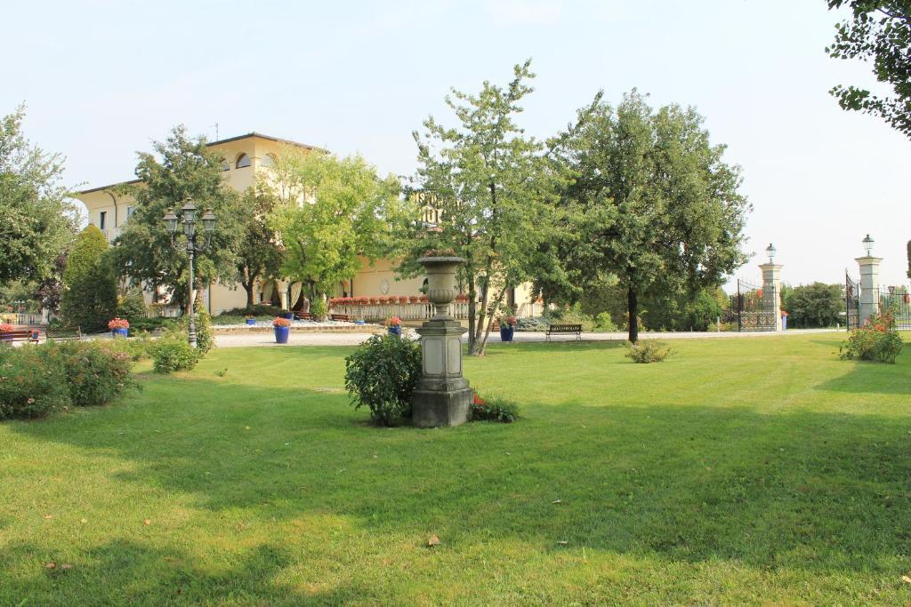 Villa Belvedere 1849 Misano di Gera dʼAdda Buitenkant foto